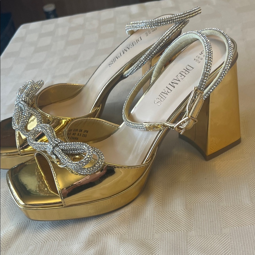 Dream Pairs Gold Block Heel Sandals NWT